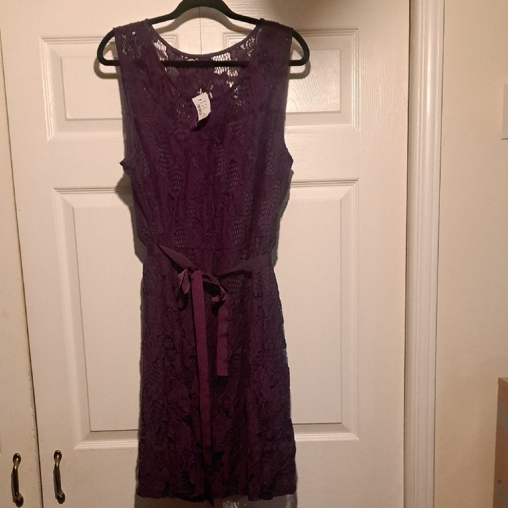 ๐NWT Gorgeous Purple Lace Midi Dress Perfect For All formal occasions